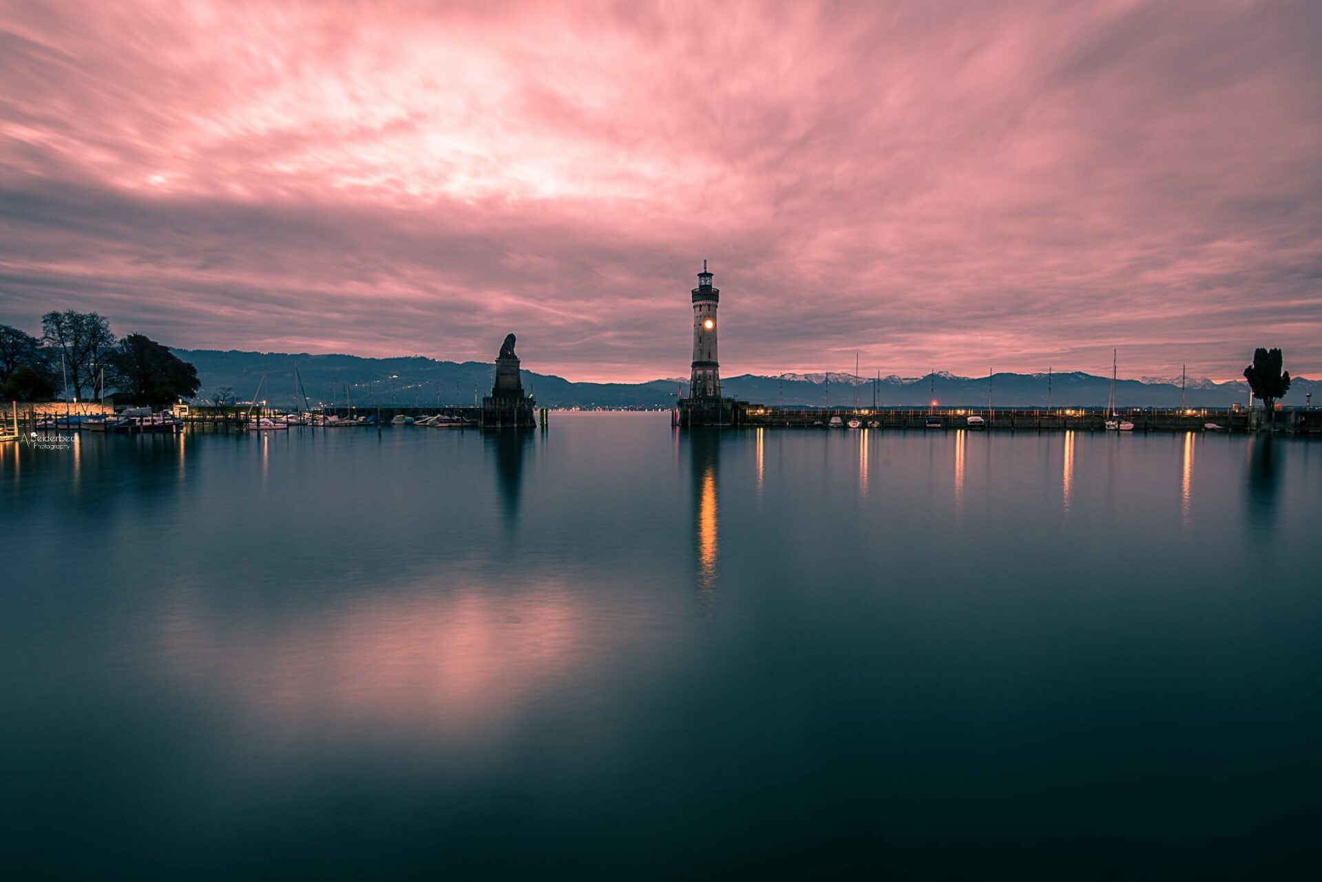Hafen in Lindau am Bodensee zum Sonnenaufgang
