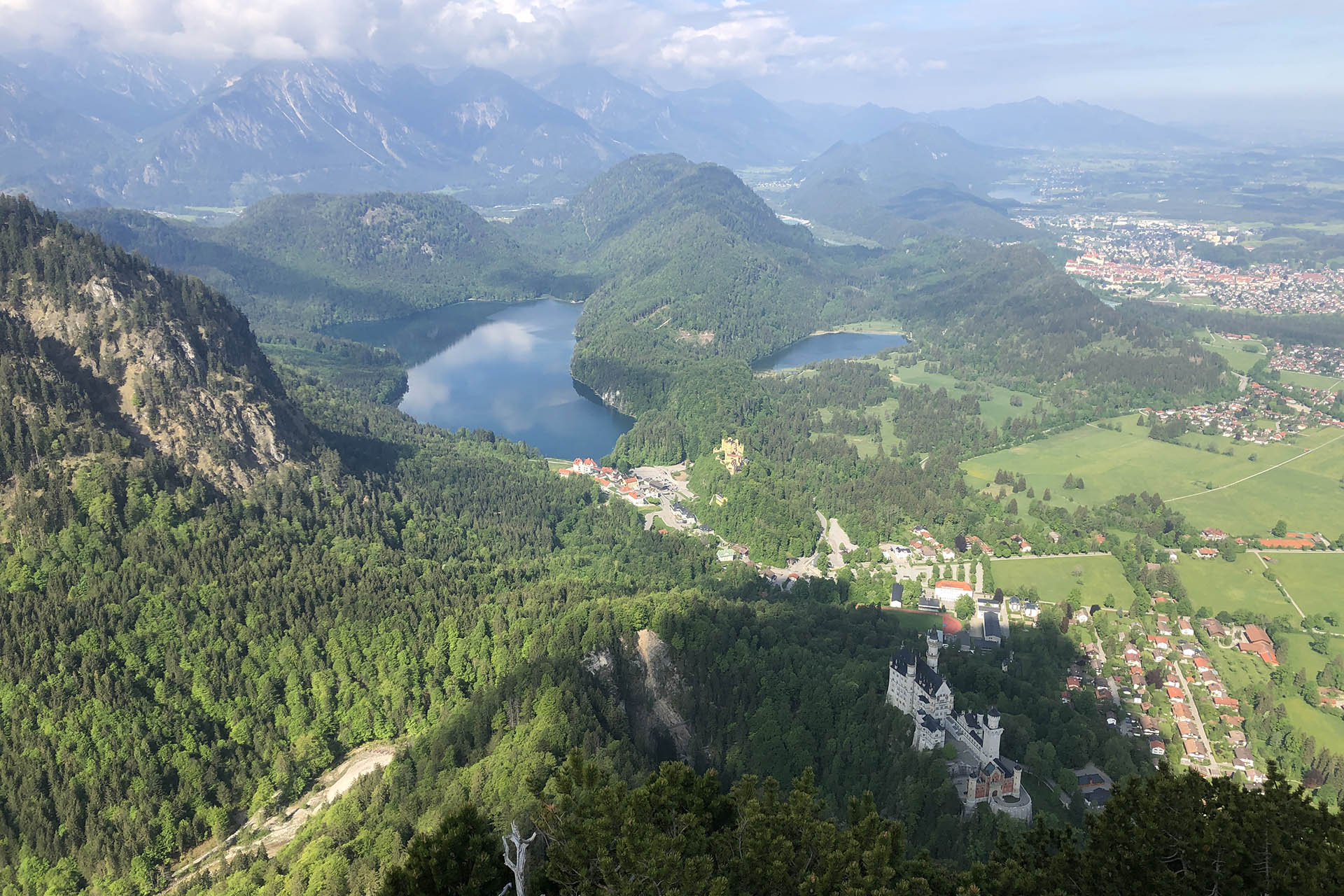 Ausblick auf Schloss Neuschwanstein und die Berge vom Tegelberg