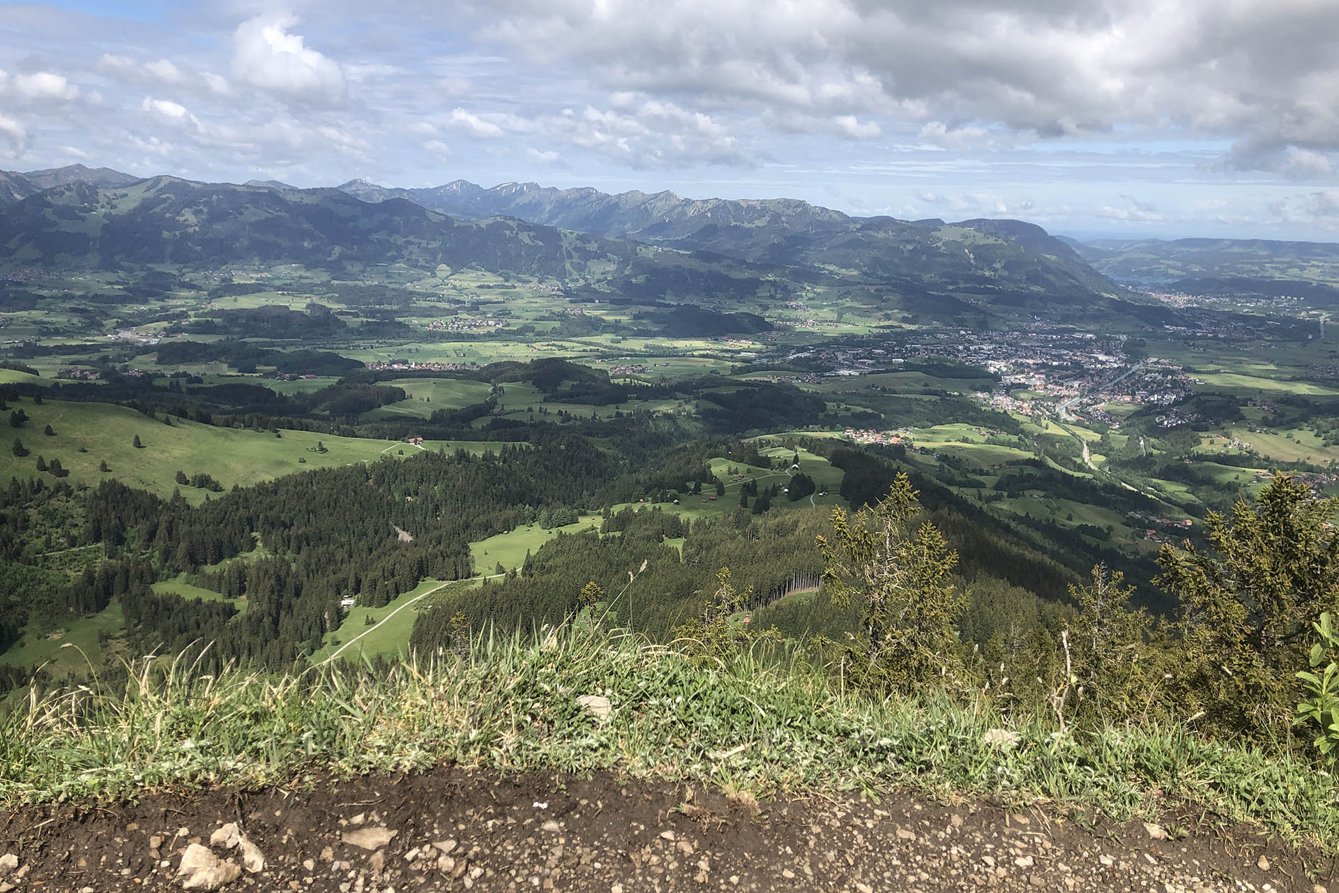 Ausblick vom Imberger Horn auf Sonthofen und die Nagelfluhkette im Oberallgäu