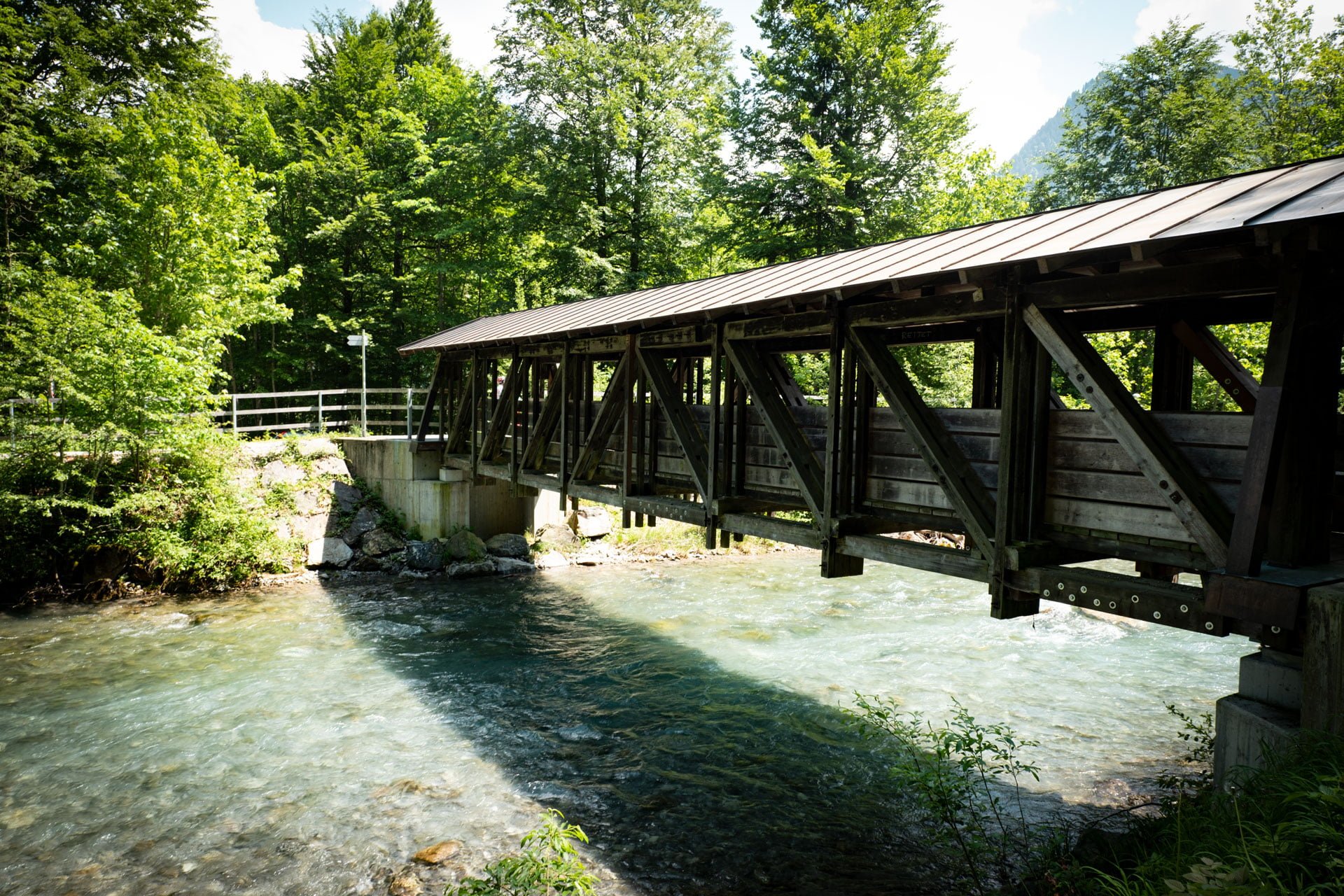 Wanderung Freibergsee und Alpe Hochleite Oberstdorf - Brücke über Stillach