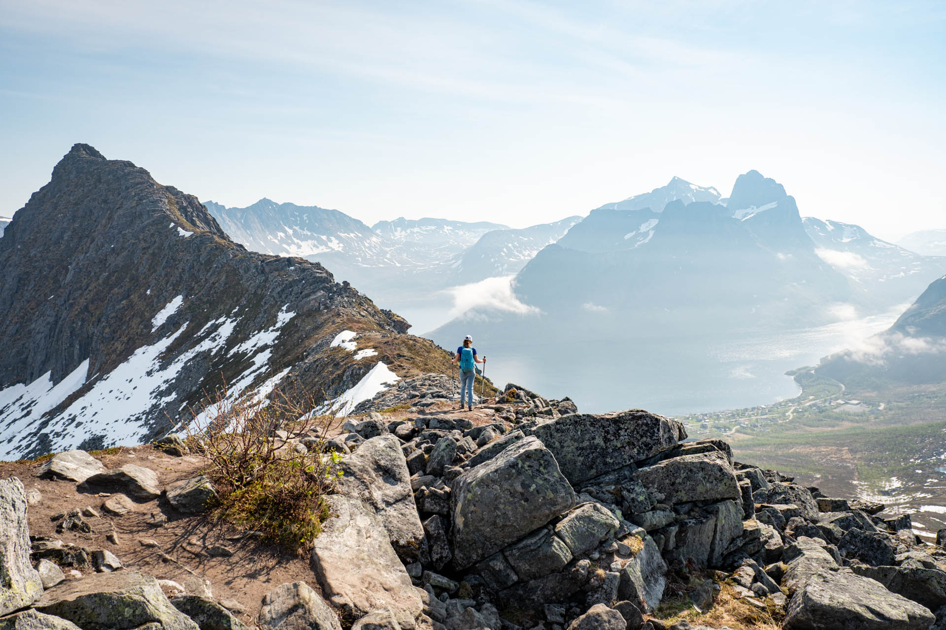 Wanderung auf Senja in Norwegen auf den Hesten