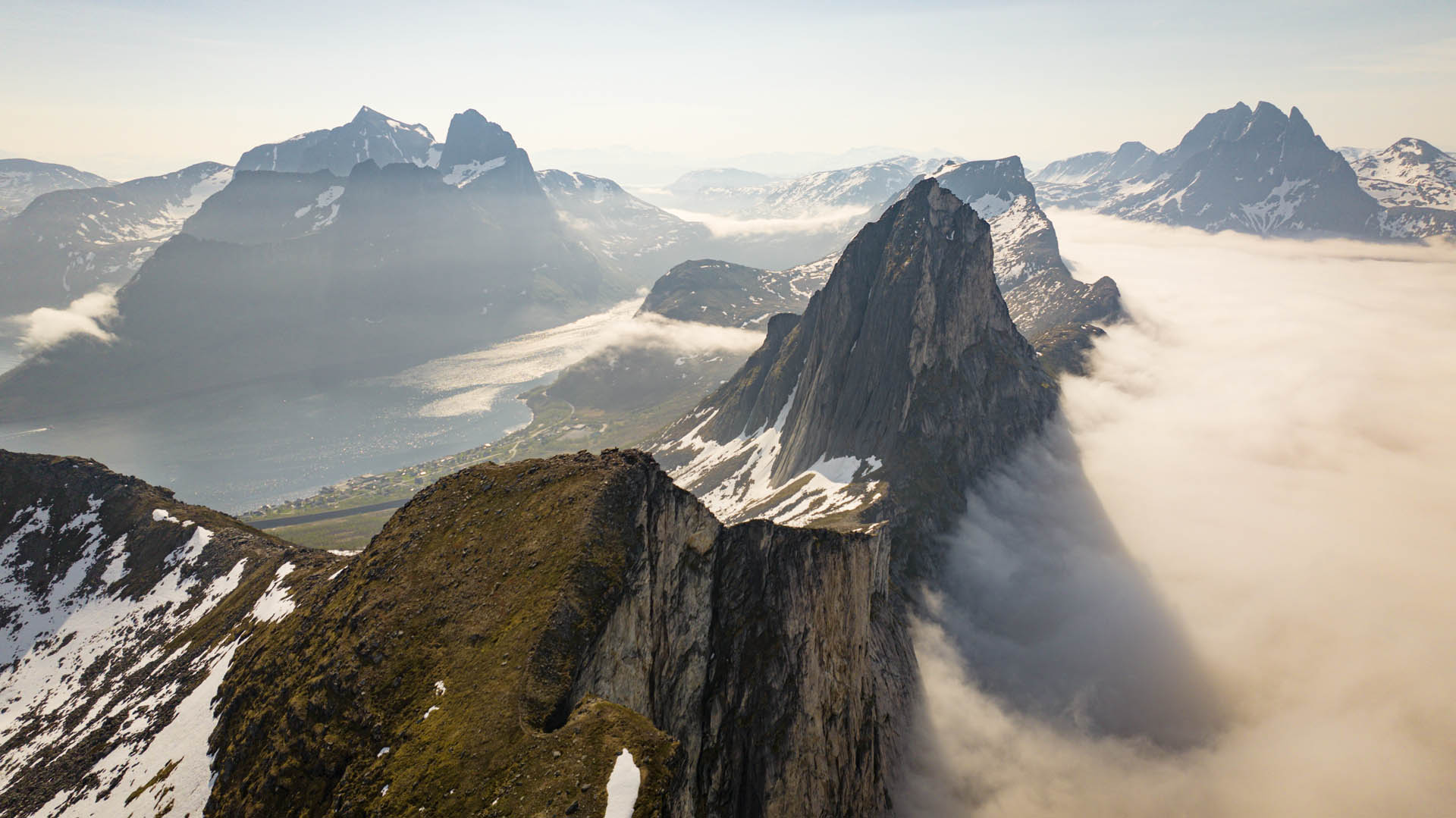 Wanderung auf Senja in Norwegen auf den Hesten