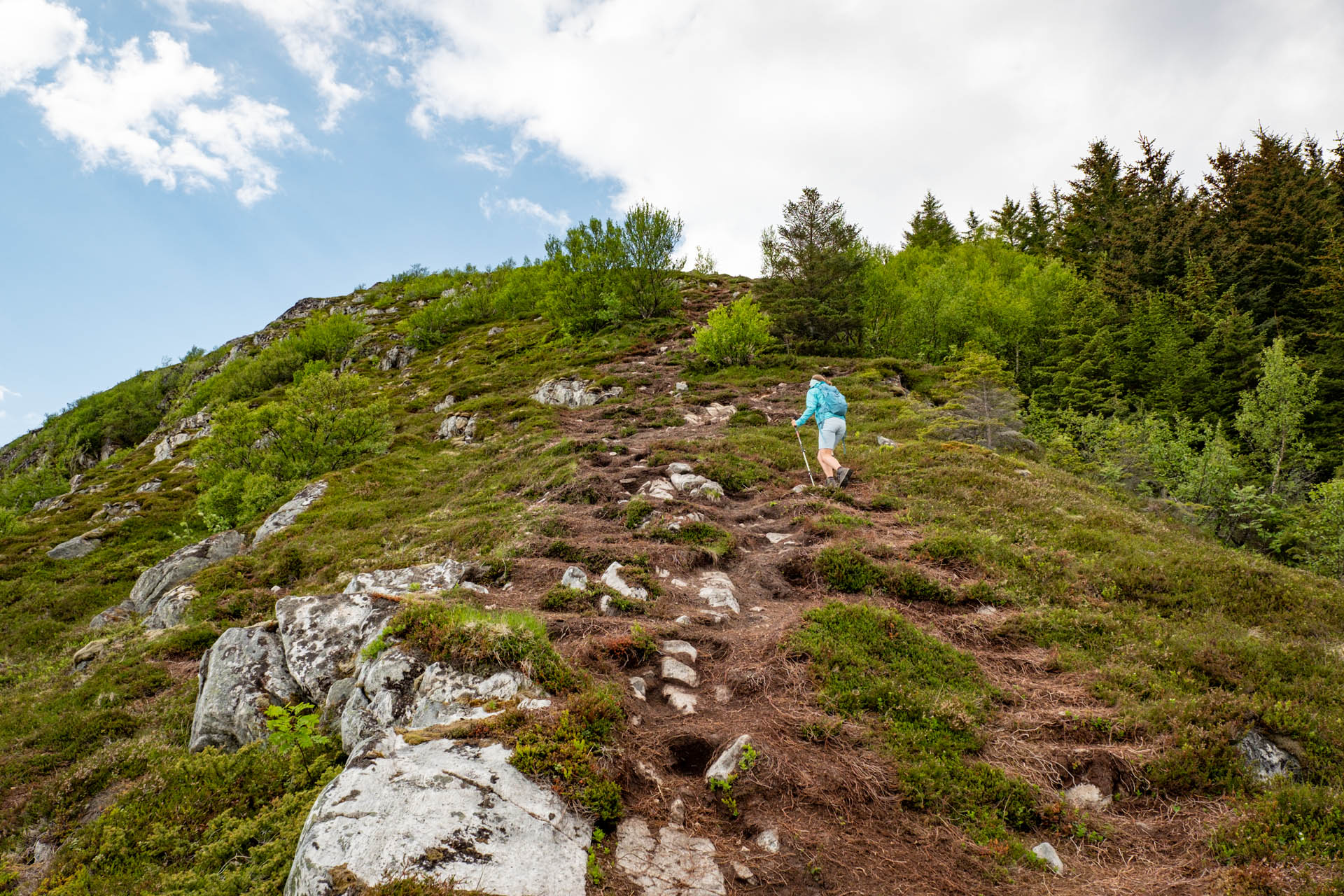 Wanderung auf den Offersøykammen auf den Lofoten in Norwegen