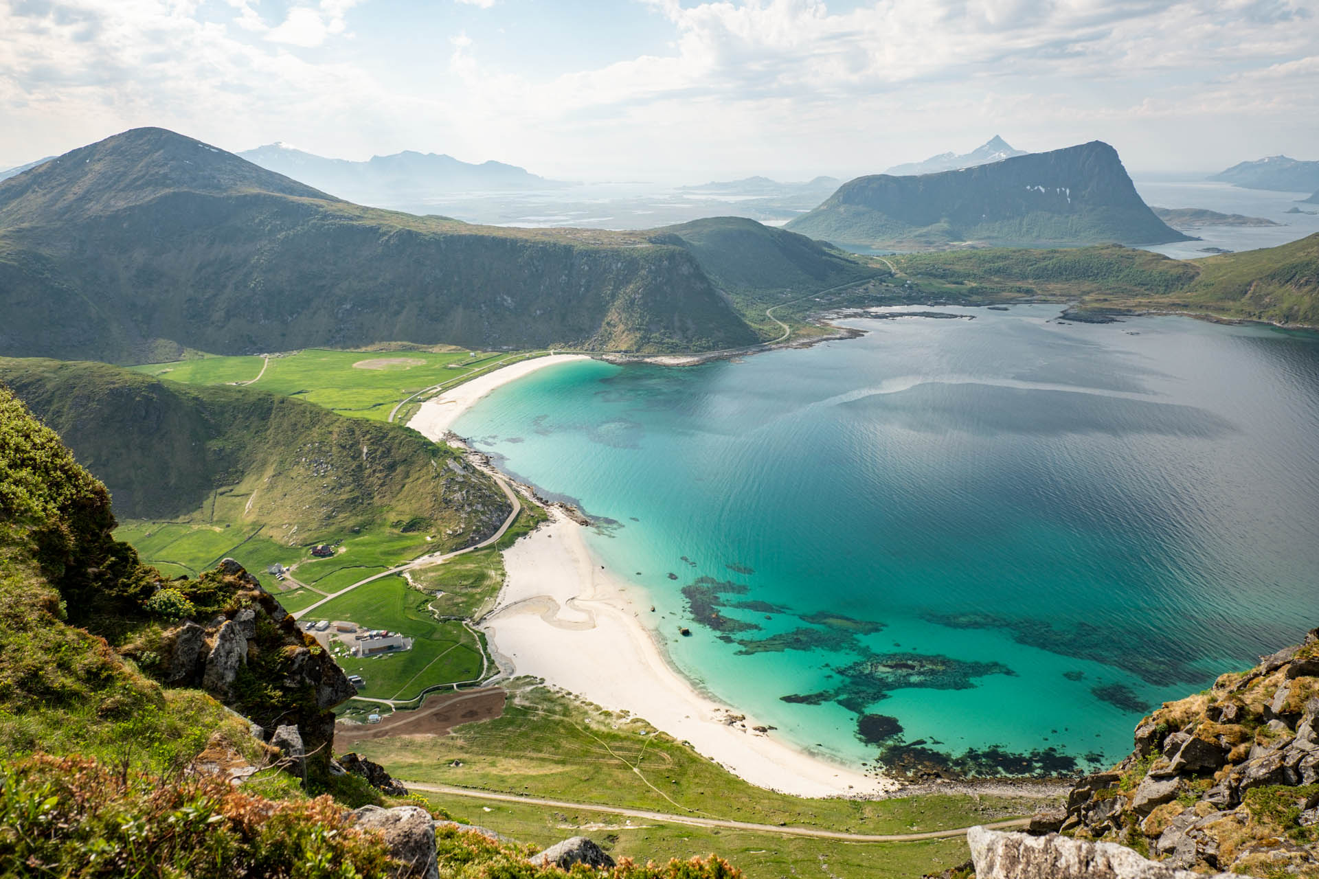 Wanderung vom Hauckland Beach auf den Mannen auf den Lofoten in Norwegen