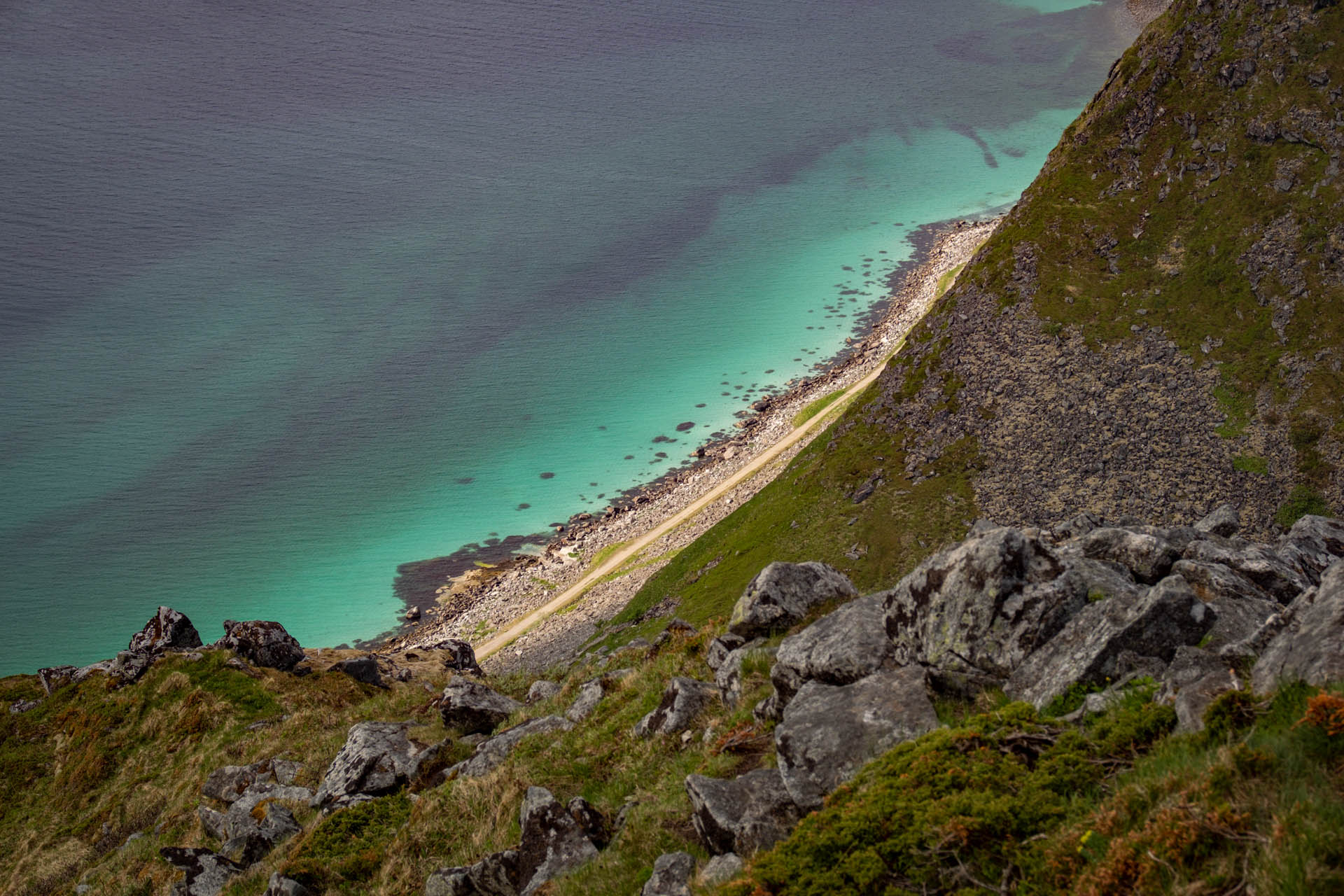 Wanderung vom Hauckland Beach auf den Mannen auf den Lofoten in Norwegen