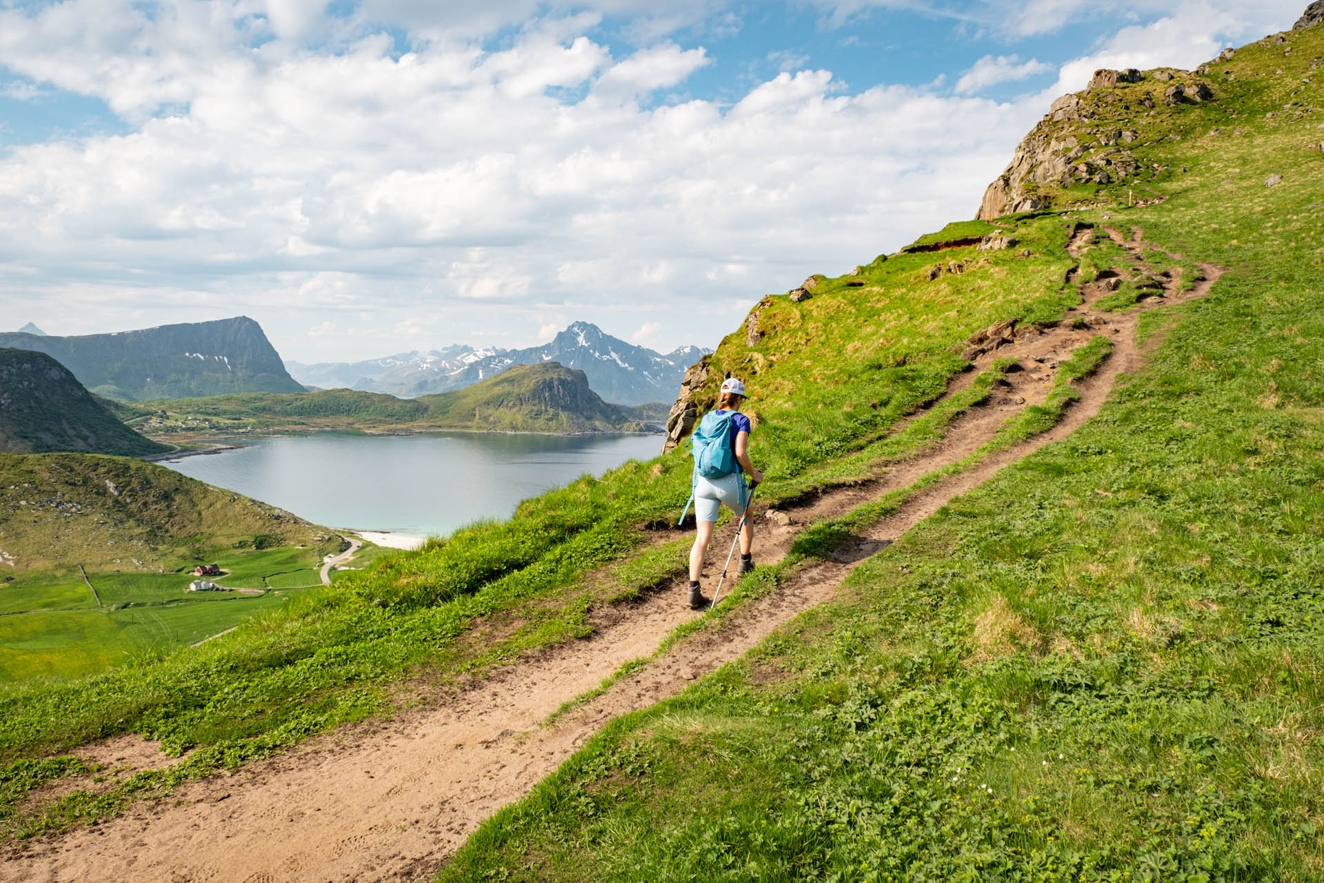 Wanderung vom Hauckland Beach auf den Mannen auf den Lofoten in Norwegen