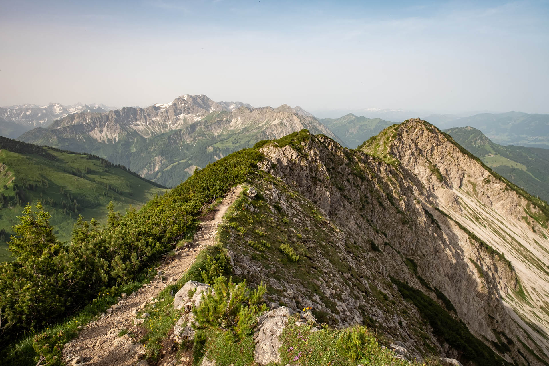 Wanderung von Oberjoch über den Iselergrat auf den Iseler