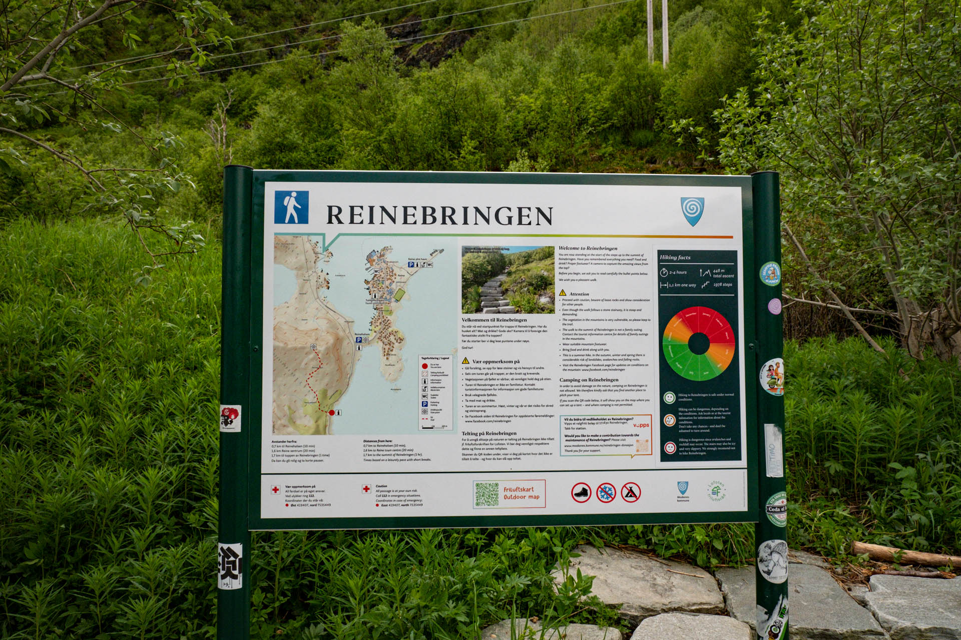 Wanderung von Reine auf den Reinebringen auf den Lofoten in Norwegen