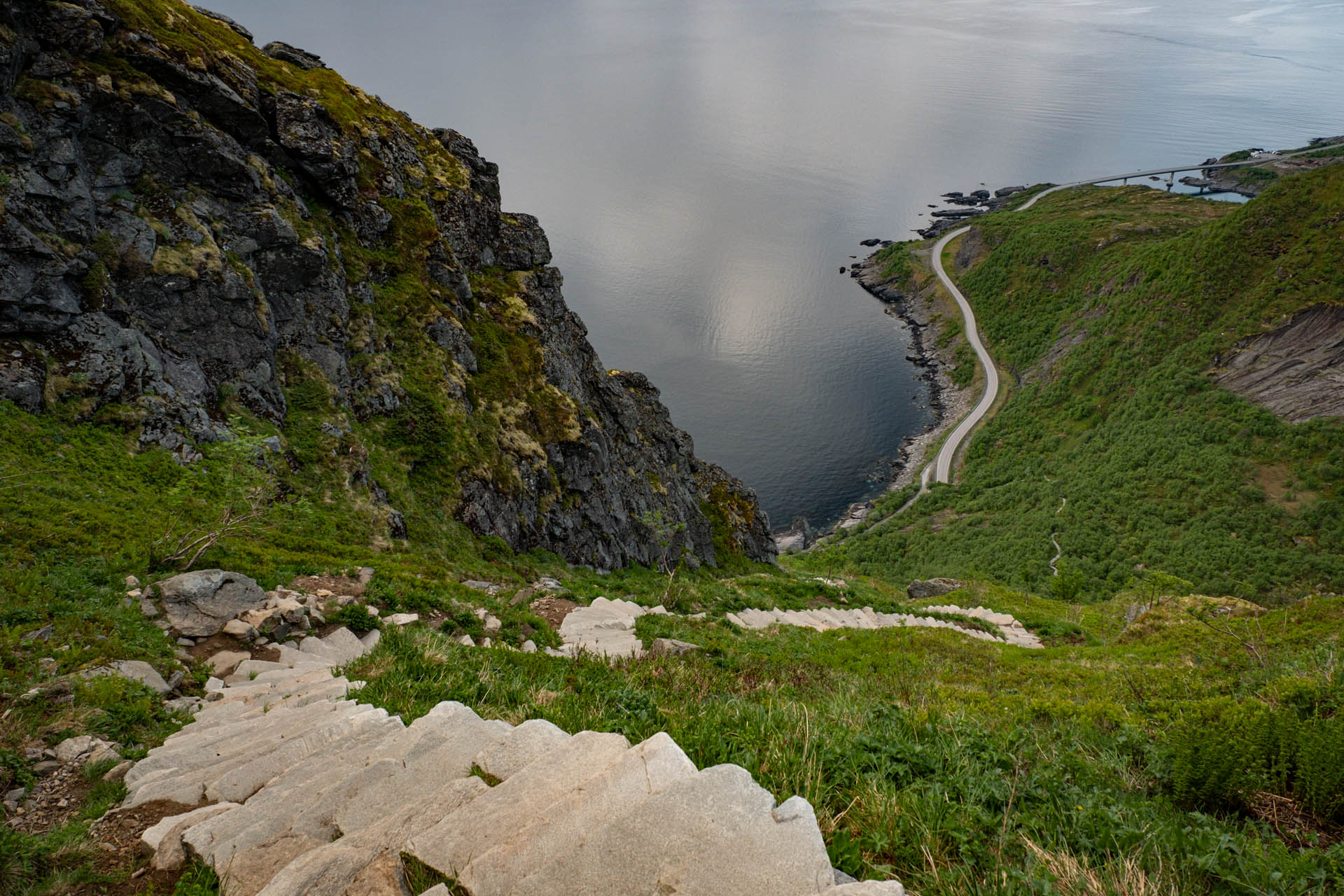 Wanderung von Reine auf den Reinebringen auf den Lofoten in Norwegen