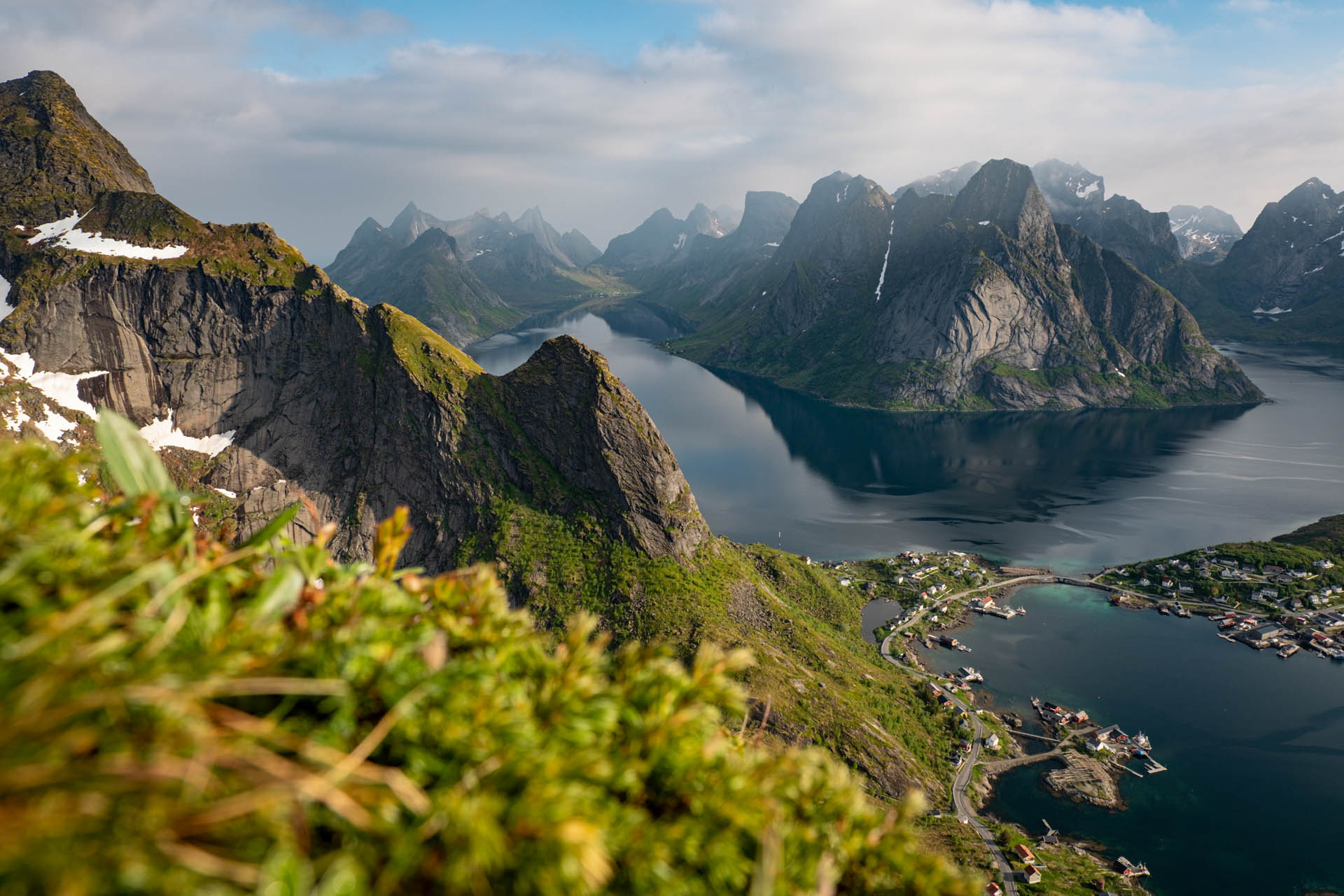 Wanderung von Reine auf den Reinebringen auf den Lofoten in Norwegen