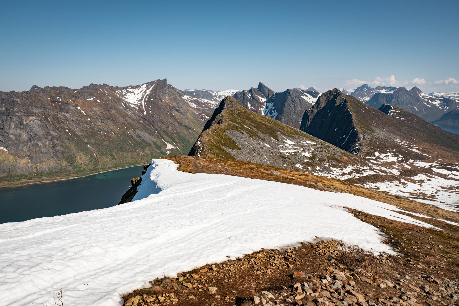 Wanderung von Skaland auf den Husfjellet auf Senja in Norwegen