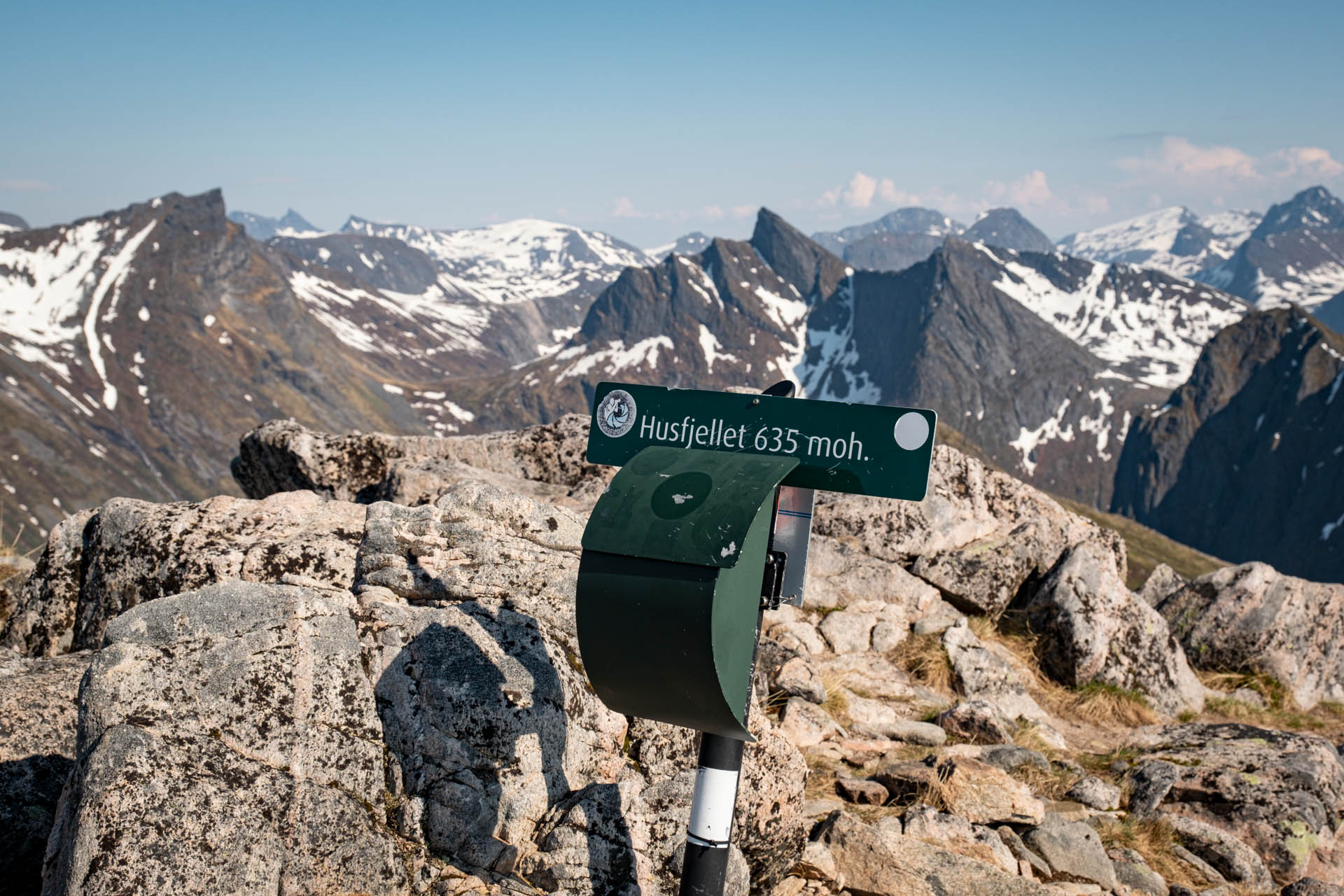 Wanderung von Skaland auf den Husfjellet auf Senja in Norwegen