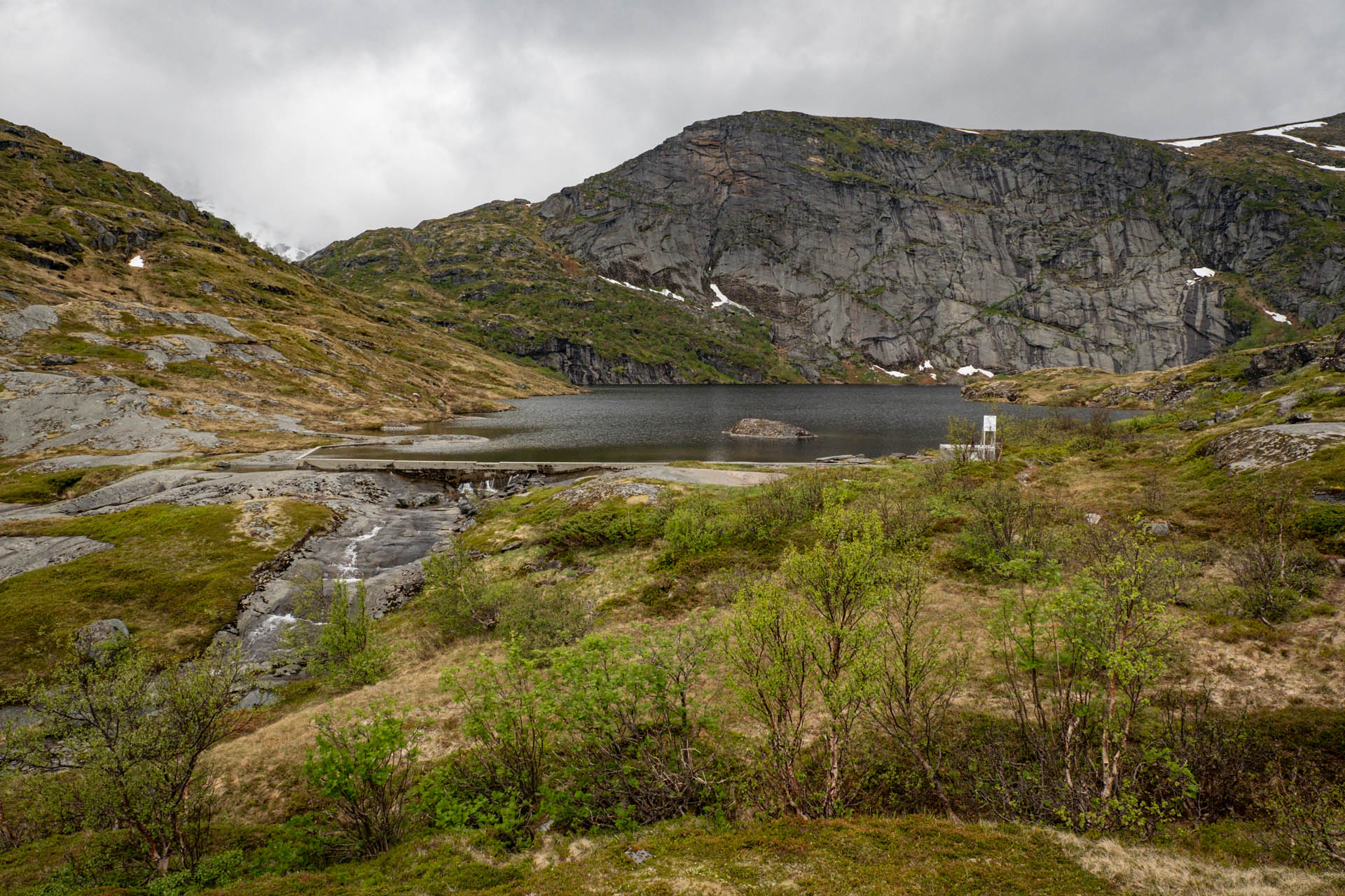 Wanderung zum Speichersee Moskenesvatnet auf den Lofoten in Norwegen