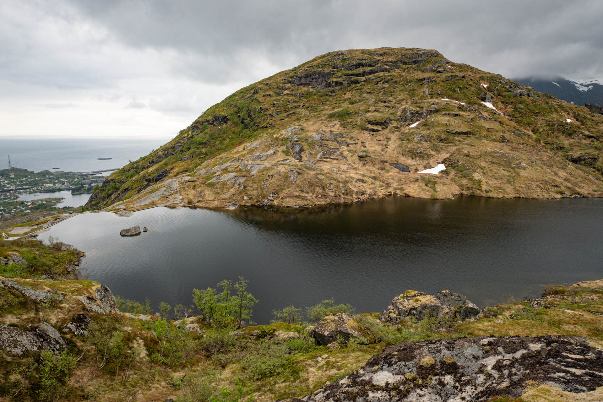 Wanderung zum Speichersee Moskenesvatnet auf den Lofoten in Norwegen