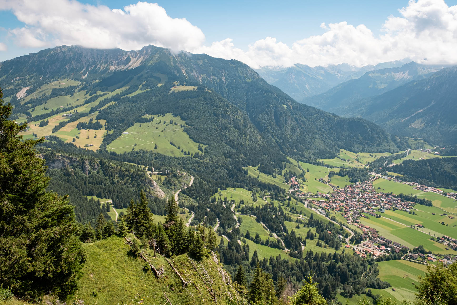 Wanderung auf den Hirschberg bei Bad Hindelang als Rundtour mit Aussicht in die Allgäuer Alpen