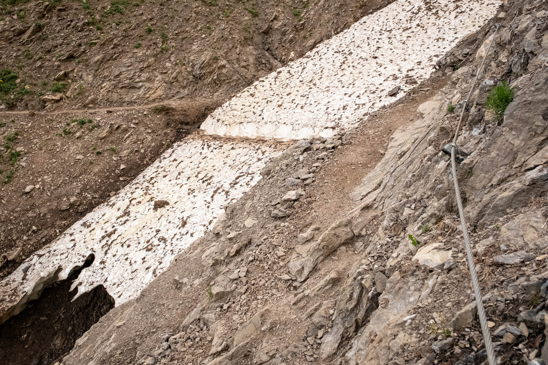 Schneefeld über dem Rappenbach zwischen Enzianhütte und Rappenseehütte