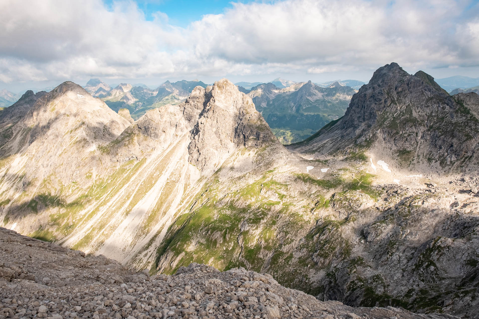 Stimmungsvolle Ausblicke in die Allgäuer Hochalpen auf dem Weg zu Hohes Licht