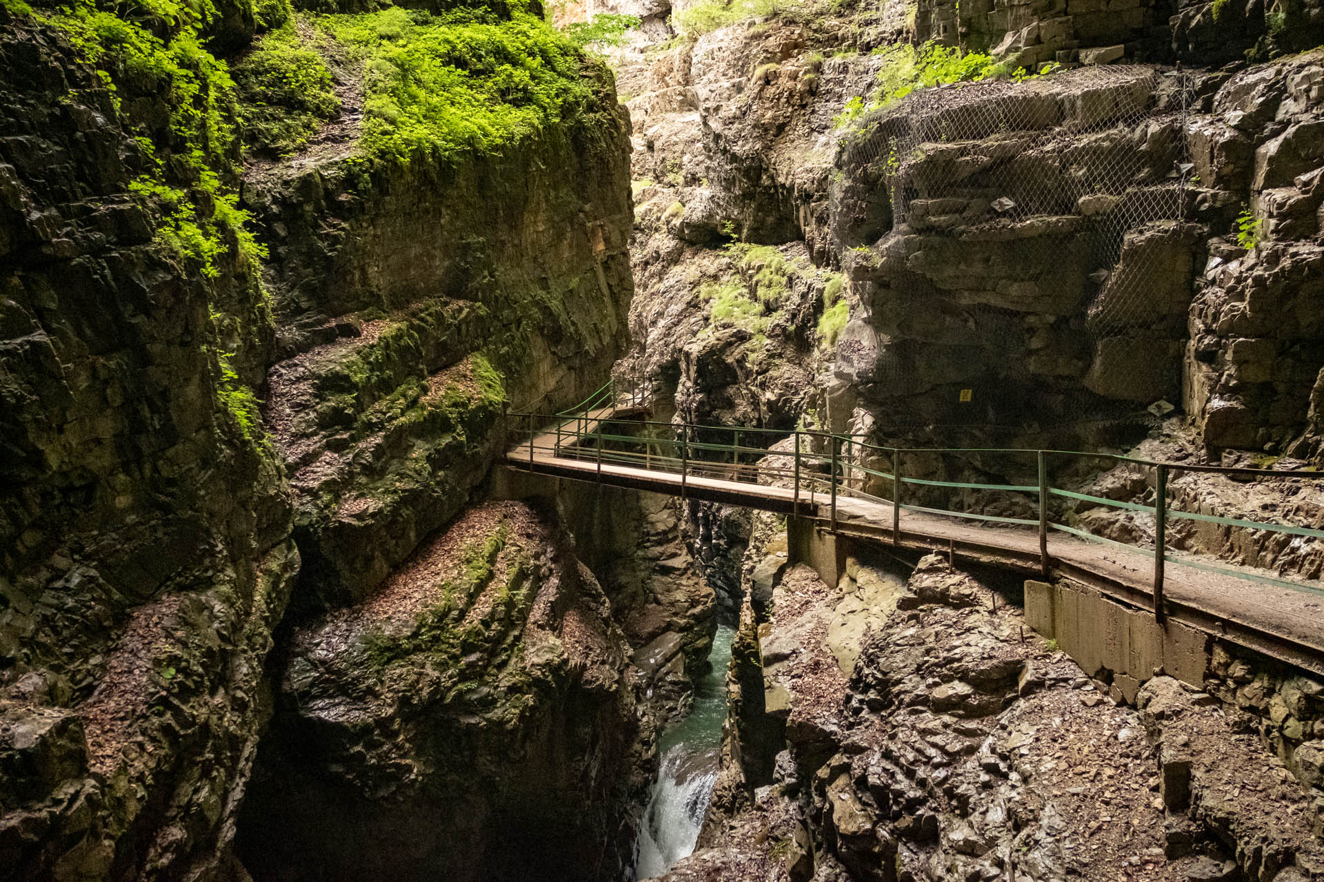 Brücke in der Breitachklamm Felsenschlucht im Allgäu