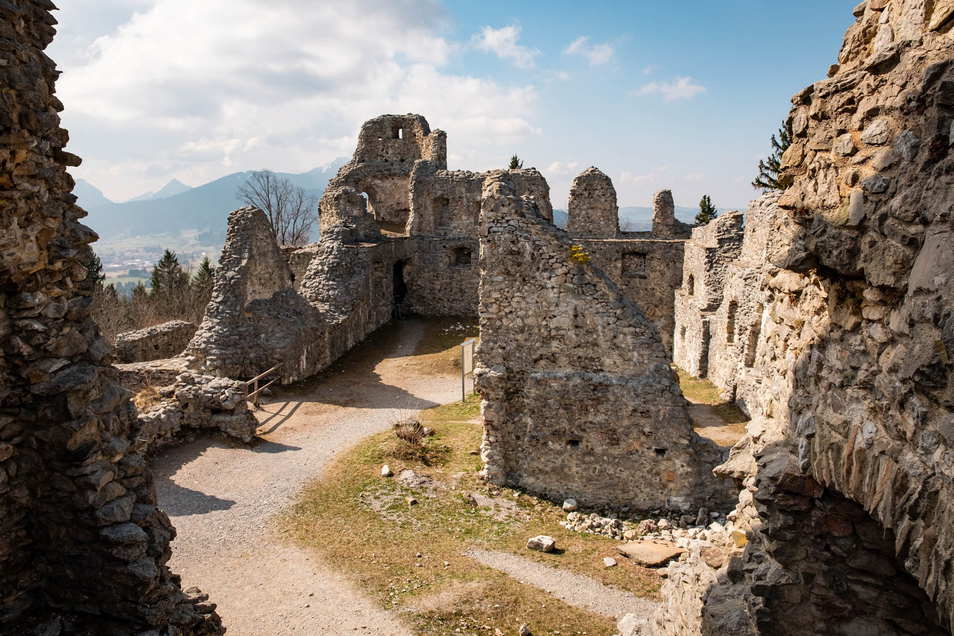 Burgruine Hohenfreyberg im Ostallgäu