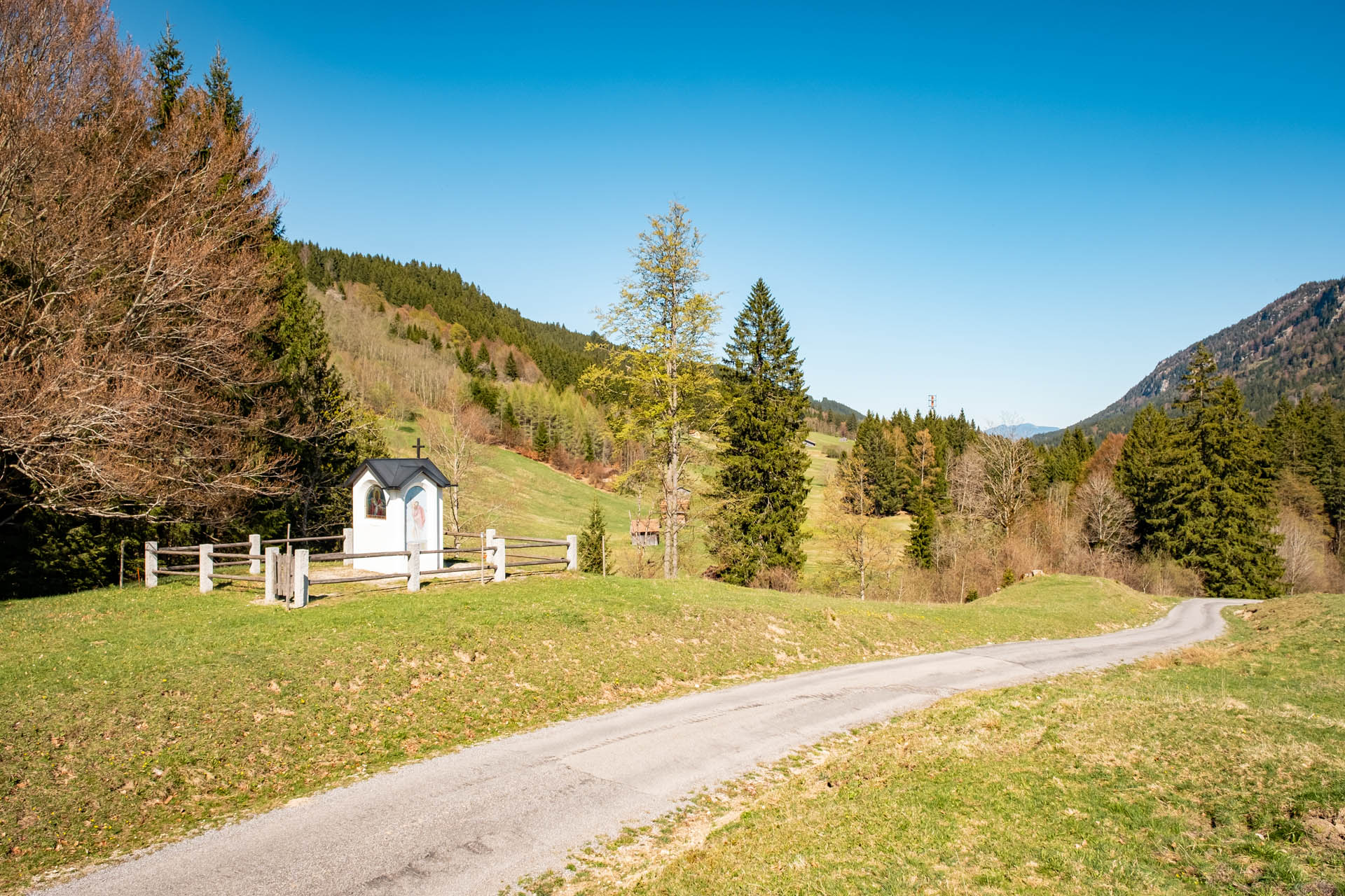 Kapelle am Wegrand auf dem Rückweg vom Edelsberg