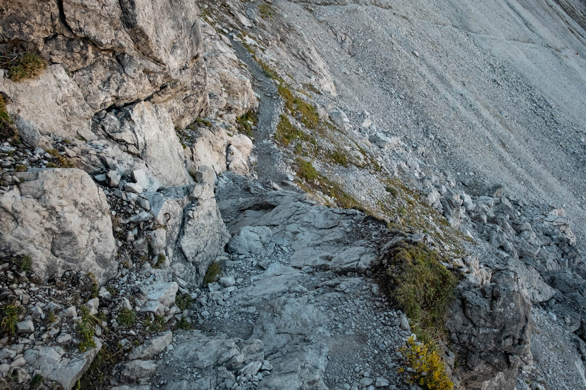 Abstieg zur Fiderepasshütte von der Fiderepass-Scharte