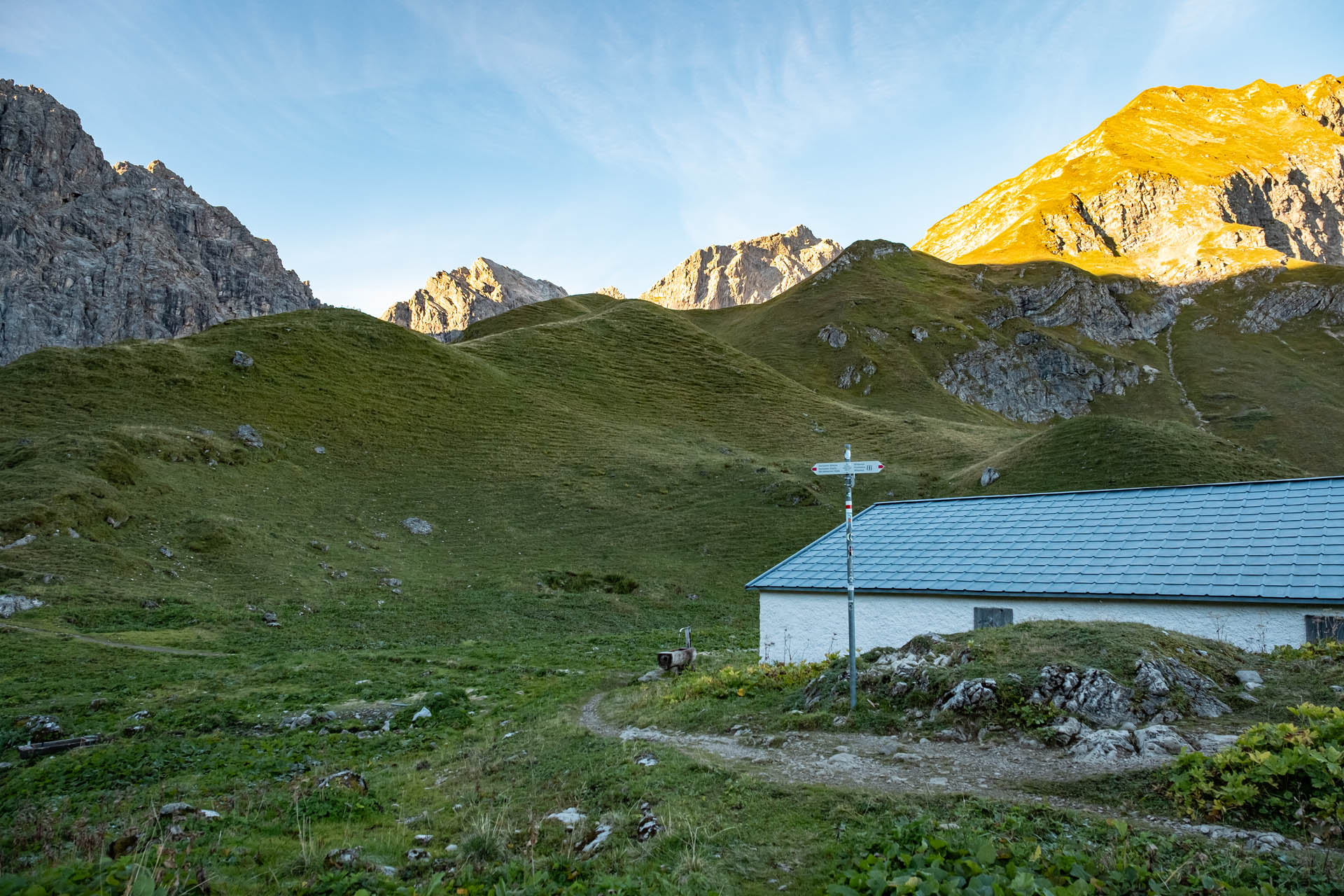 Hintere Wiesalpe im Wildental mit Bergpanorama