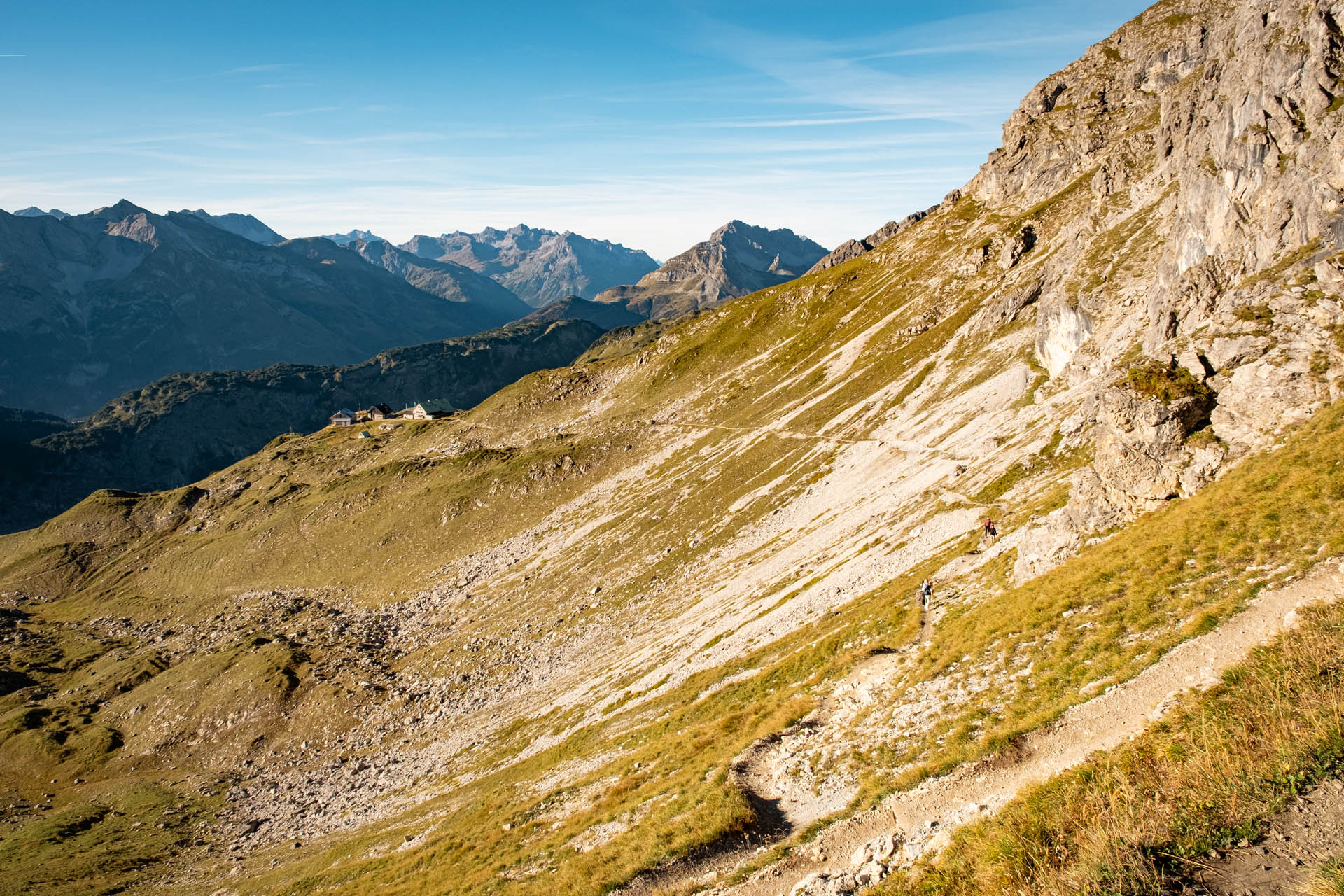 Aussicht an der Kemptner Scharte Richtung Mindelheimer Hütte und dem Krumbacher Höhenweg