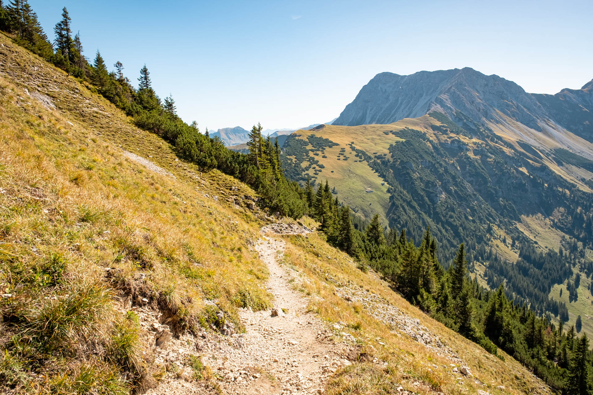 Weg vom Ponten Richtung Zirleseck, im Hintergrund das Gaishorn